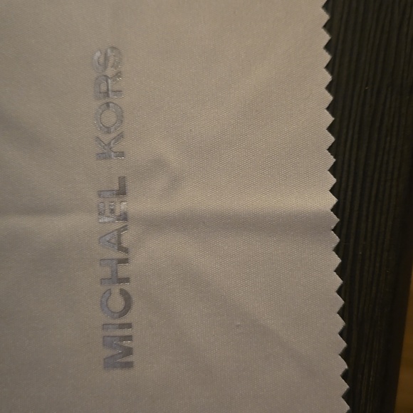 MICHAEL KORS Eyeglasses/Sunglasses CASE, White, Silvertone embossed. - Picture 8 of 8